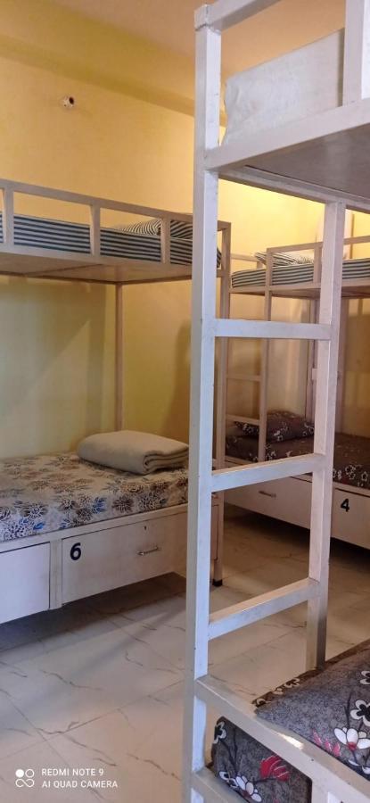 Hashtag Traveler'S Vandrarhem Lucknow Exteriör bild